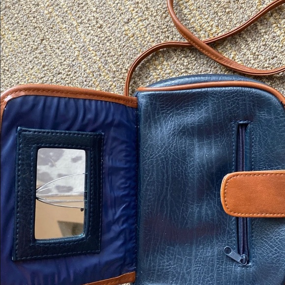 Vintage Crossbody - Picture 5 of 5